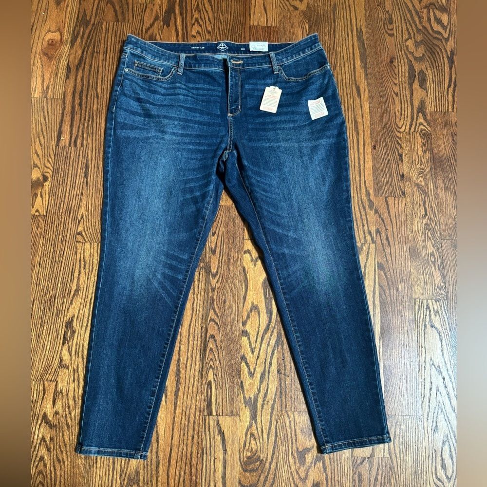 NWT Plus Size Skinny Slender Fit Mid-Rise Jeans by St John’s Bay-size 22W